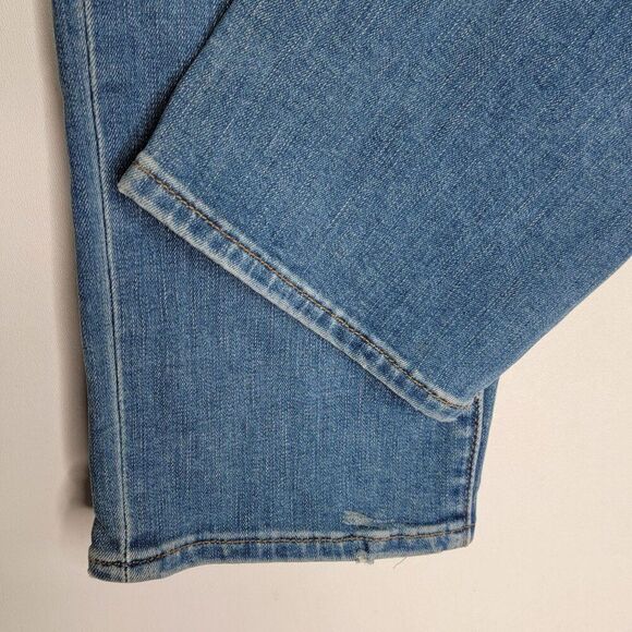 Levi's Women's Boyfriend Straight Jeans Size 27 Medium Wash Blue Denim 29x26 - Picture 13 of 13